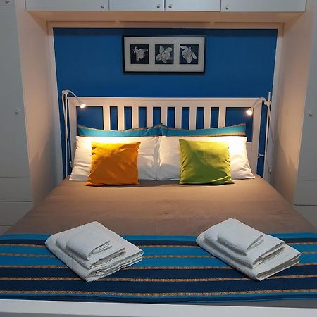 Hotel New Little House Napoli Esterno foto