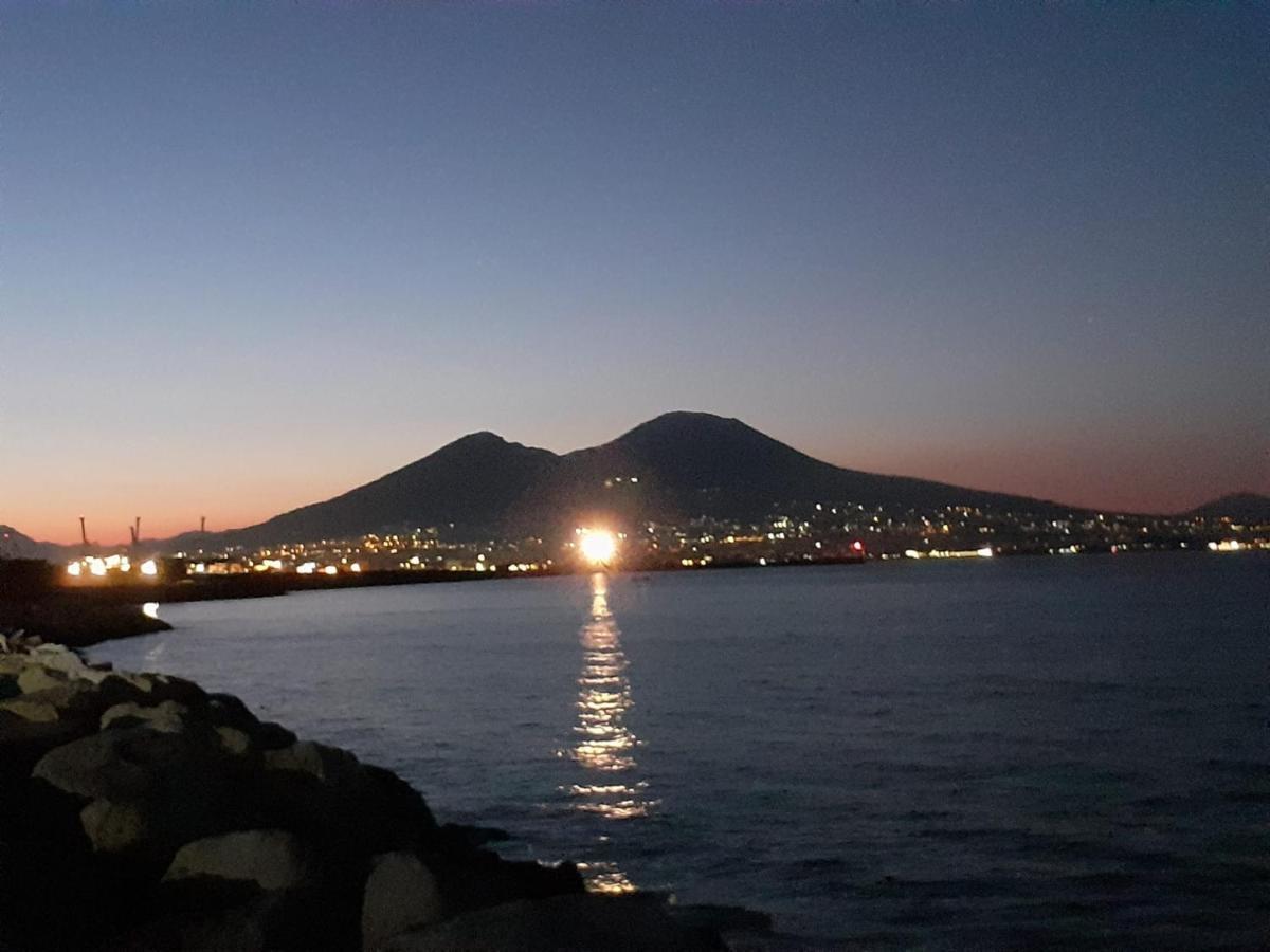 Hotel New Little House Napoli Esterno foto